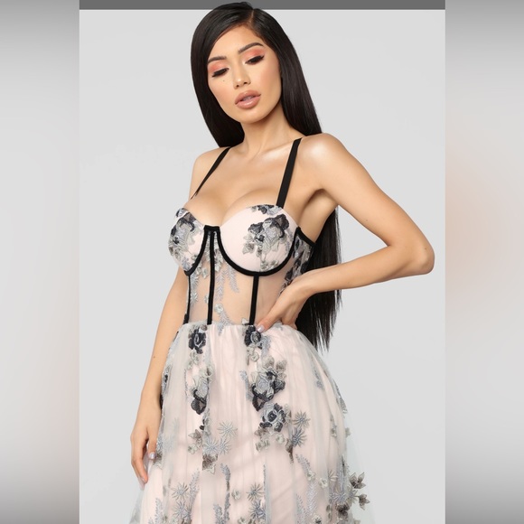 FashionNova Such A Dream Maxi Dress Blush Gray Corset Size Small 2/4 Cocktail - Picture 2 of 13